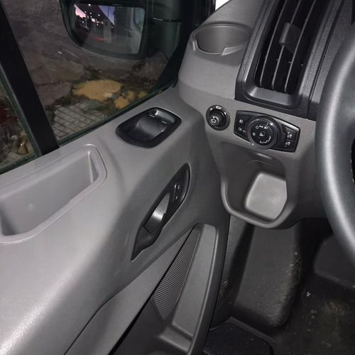 Imagen 12 de 18 de Ford Transit 2.2l Furgon Mediano Techo Elevado 350m 07 (r)