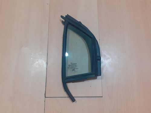 Vidrio Aleta De Puerta Del. Izq.  Toyota Yaris 2006