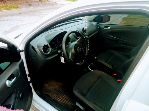 Volkswagen Voyage 1.6 Trenline 101cv 2016