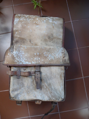 Imagen 4 de 10 de Antigua Mochila Ejercito Suizo 1949 En Cuero Pony Fur