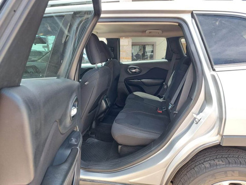 Jeep Cherokee 2.4 Latitude Mt