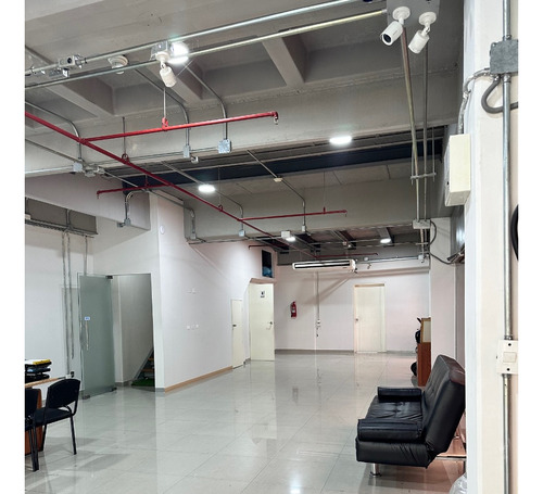 Local Comercial Con Mezzanina Y Terraza De 220 Mt2. Ar