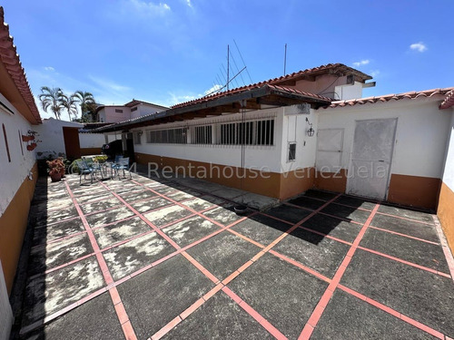 Casa En Venta En Prados Del Este 24-21524