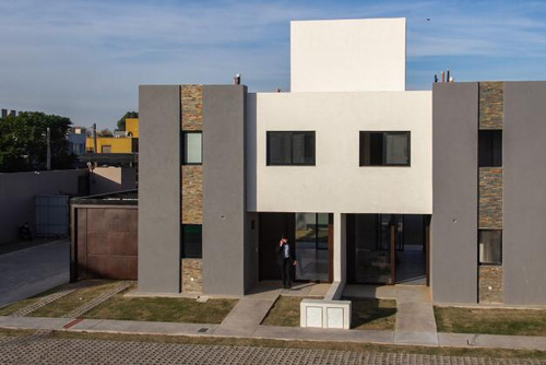 Duplex En Venta - Bº Tejas Ii - Housing Introva - Tres Dormitorios - Apto Bancor