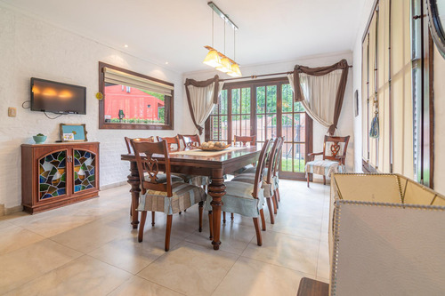 Chalet De Categoría - Barrio Pinos De Anchorena
