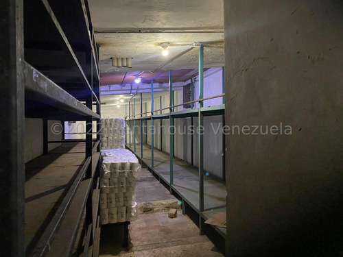 Edificio Comercial A La Venta En Playa Grande.locales,deposito,oficinas, Estacionamiento. 23-16262gm