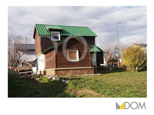 Casa De 3 Dormitorios, Con Parque Propio - San Martín De Los Andes