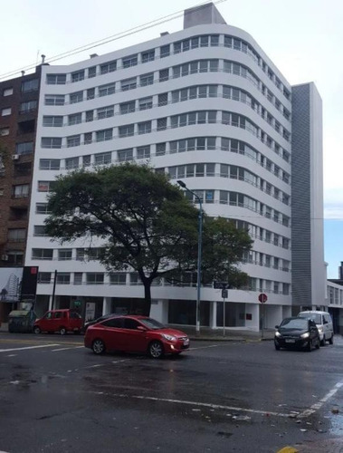 Imagen 2 de 15 de Apartamento Moderno, Y Luminoso Sobre Avenida!!