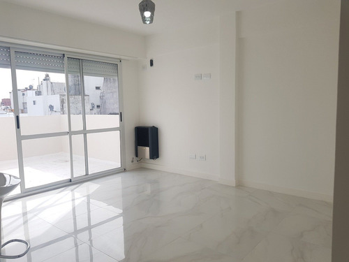 Departamneto De 2 Ambientes Con Balcon Terraza En Venta / Paseo Aldrey