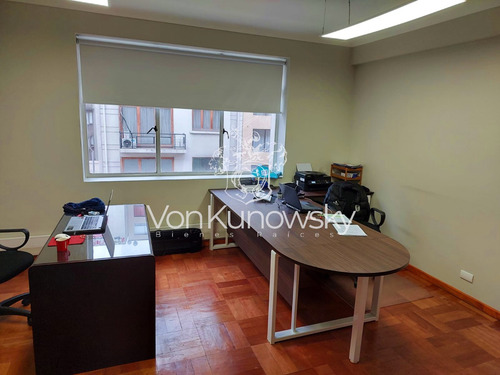 Arriendo Oficina En Excelente Ubicación, Metro Bellas Artes.