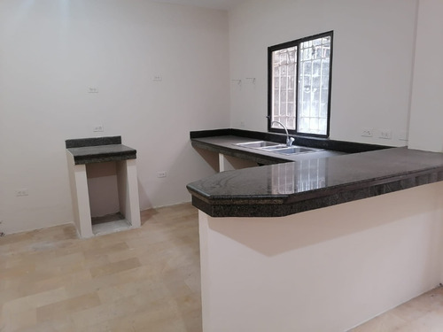 En Venta Bonita Casa-2 Pisos! Mucho Lote1, Cerca Al Mall Del Norte!!