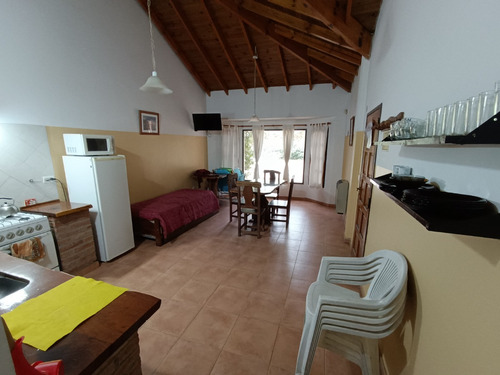Cabaña De Dos Dormitorios + Club House (ping Pong, Pool, Metegol Y Juegos De Mesa) + Pileta Enorme