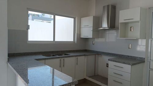 Se Vende Casa En El Encino, Pasillo Lateral, Estudio O 4ta Rec En Pb, Lujo