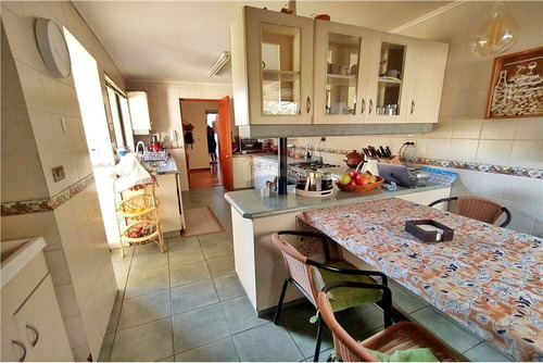 Se Vende Amplia Casa Av. Las Rastras.