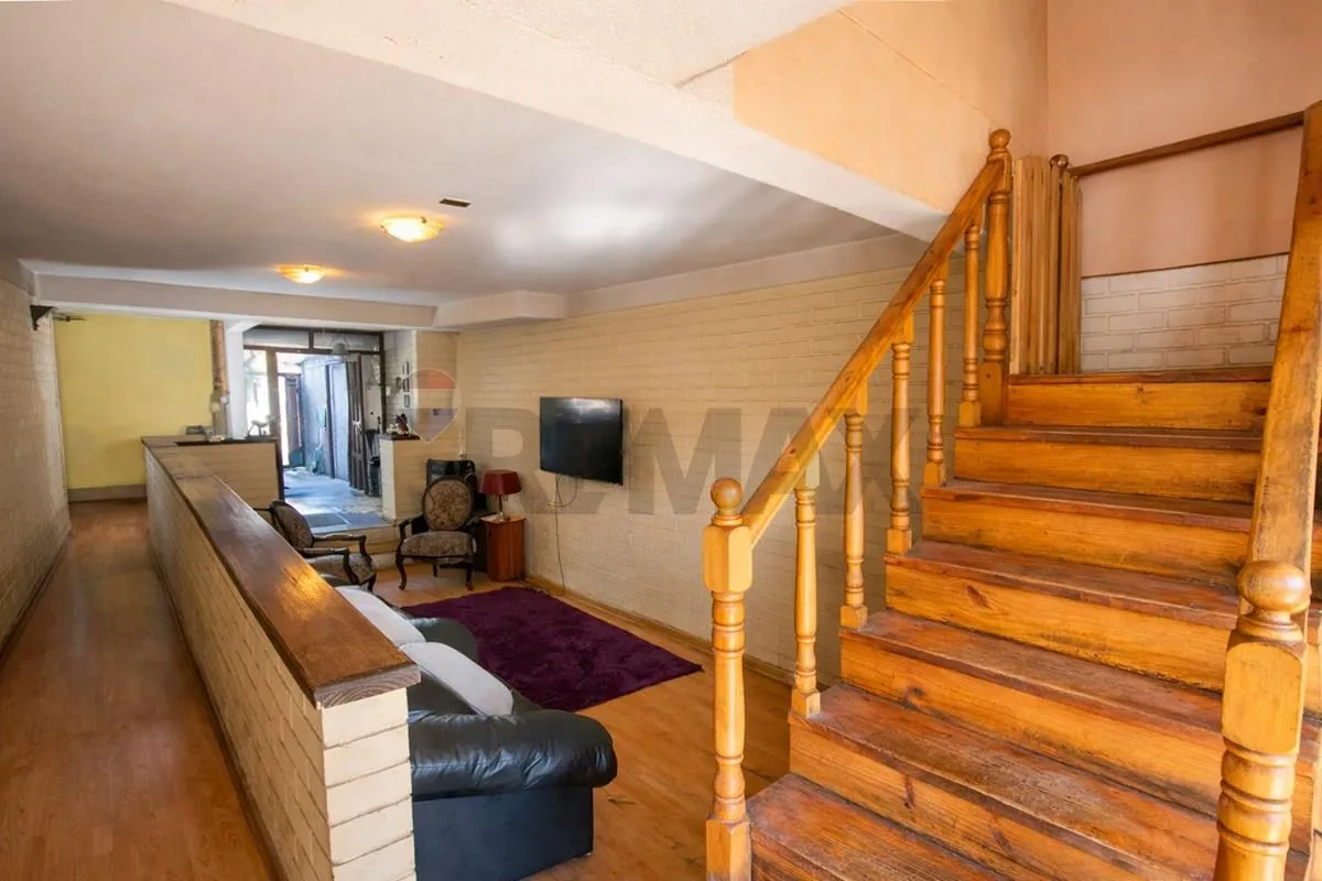 Imagen 2 de 12 de Casa De Dos Pisos 236 M2 /ñuñoa