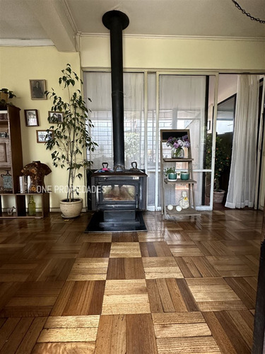 Ideal Para Remodelar/ Apumanque/ 4d3b/las Condes/oneprop.cl