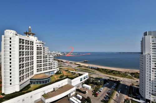 Apartamento De 3 Dormitorios En Venta Y Alquiler Temporario, Playa Mansa. Punta Del Este- Ref: 5335