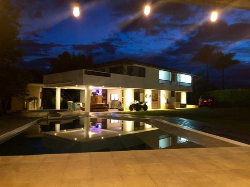 Imagen 1 de 14 de Venta Chalet Via Aeropuerto