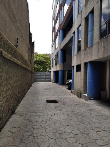 En Alquiler Oficina En Las Mercedes De 136m2