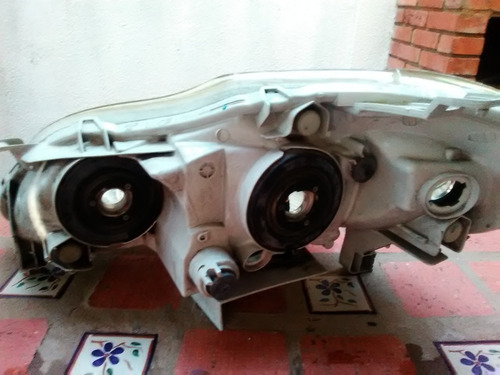 Faros Delanteros Toyota Corolla, El Del Piloto, Pestaña Mala (Usado)