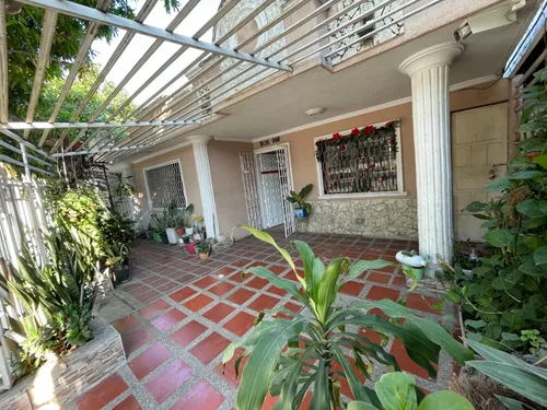Casa Con Local Comercial