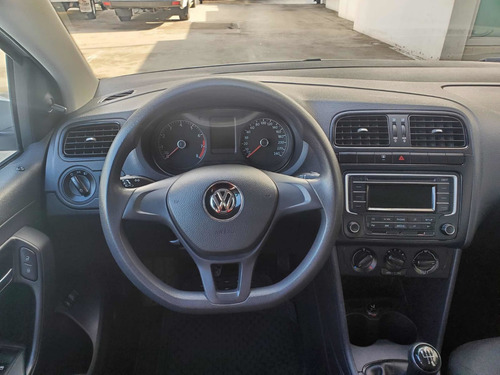 Imagen 12 de 14 de Volkswagen Vento 2016 1.6 Confortline Mt