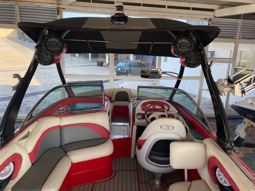 Lancha Centurion Enzo 240