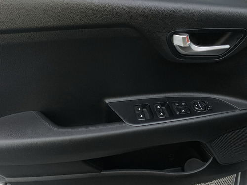 Imagen 22 de 25 de Kia Rio Vibrant