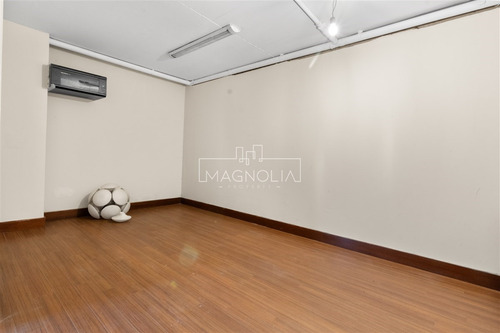 Casa En Arriendo De 5 Dorm. En Lo Barnechea