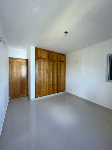 Apartamento En Prox Al Homs En 5to Nivel Con Ascensor.