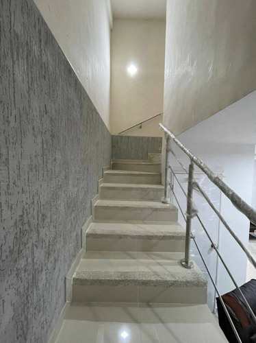 Imagen 13 de 16 de Townhouse En Venta Altos De Aricagua Sector El Rincón, Cod. 11452. Daniela Jimenez 0414.4027874
