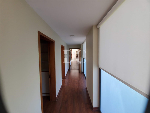 Casa En Venta De 5 Dorm. En Colina Chicureo, Las Brisas