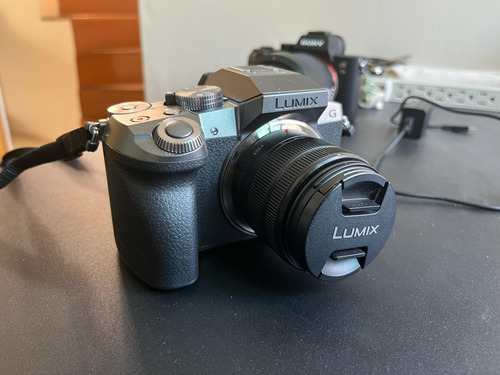Panasonic Lumix Dmc-g7 + Lente 14-42mm Como Nueva! Gris (Usado)