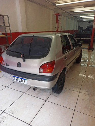 Imagem 2 de 9 de Ford Fiesta 2002 1.0 Street 5p