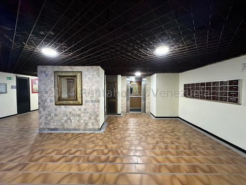 Amplio Apartamento En La Urb. La Esperanza (rgpr) Mls #25-3749