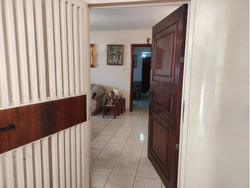 Apartamento En Venta Av. Principal San Agustin Res. Isaura