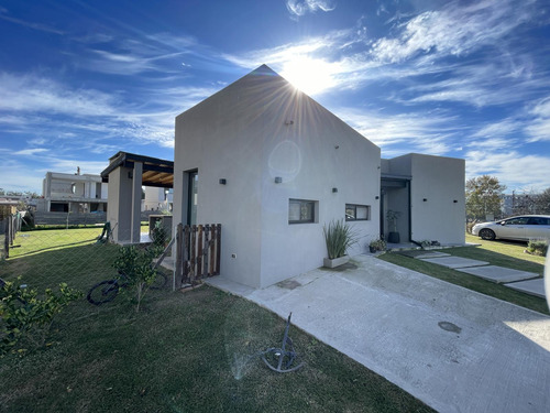 Casa En Venta En El Barrio Santa Ana | Villa Nueva | Tigre