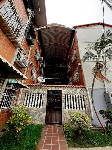 Venta, Apartamento Para Remodelar Conj Res El Lago Ii, Maracay, V.c