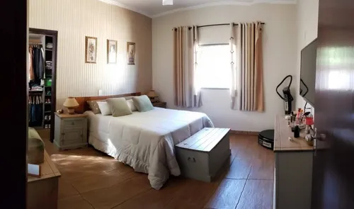 Casa - Cajuru/sp