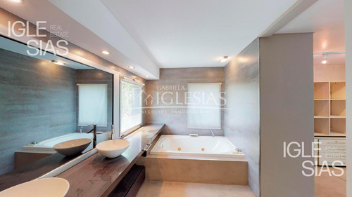 Casa En Venta Al Lago Con 4 Dormitorios En Los Castores Nordelta