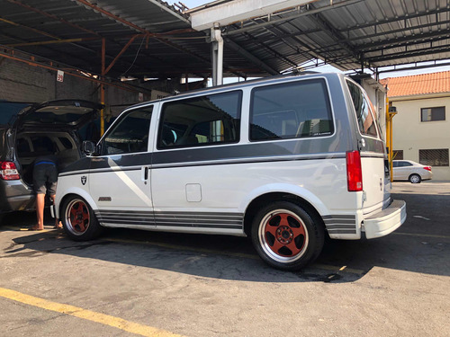 Chevrolet Astro Van