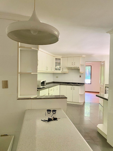 Imagen 12 de 20 de Estupenda Casa Con Gran Jardín Y Calefacción Central