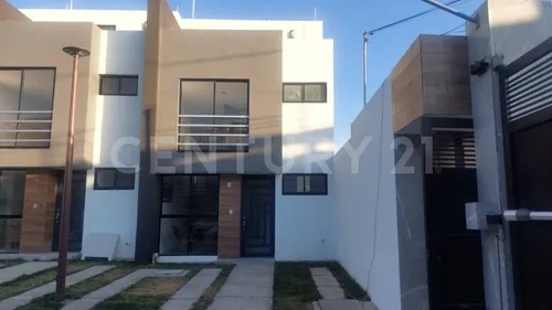 Venta De Casa, Recámara En Pb+2 Recámaras De Excelente Tamaño, Av 11 Sur, Puebla