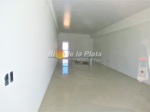 Local En Alquiler En Parada 5 Sobre Avenida Comercial- Ref: 12971