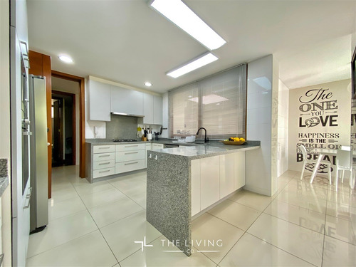 Gran Casa En Venta De 5d - 5b En Los Trapenses, Lo Barnechea