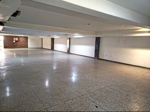 Edificio Comercial Y Residencial Totalmente Desocupado