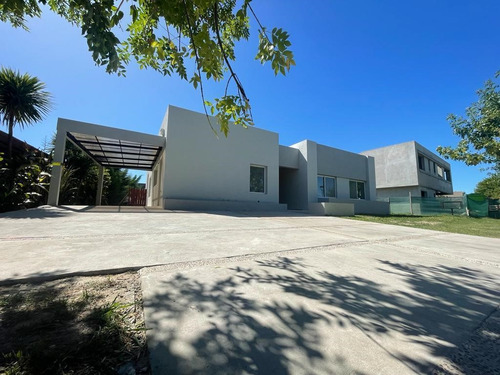Casa En Venta Ubicado En El Cantón, Escobar, G.b.a. Zona Norte