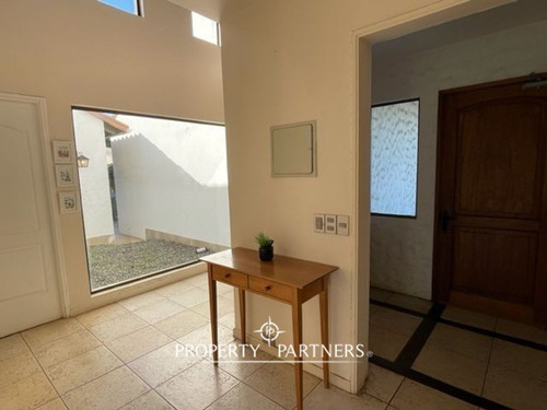 Casa Con Vista A Áreas Verdes