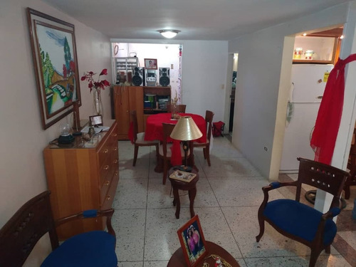 Imagen 4 de 11 de Palo Negro / Lisbeth Garcia +584128676402