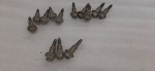 13 Tornillos Tapa Punterias Chofer Cadillac Cts 2.8 2006 (Usado)